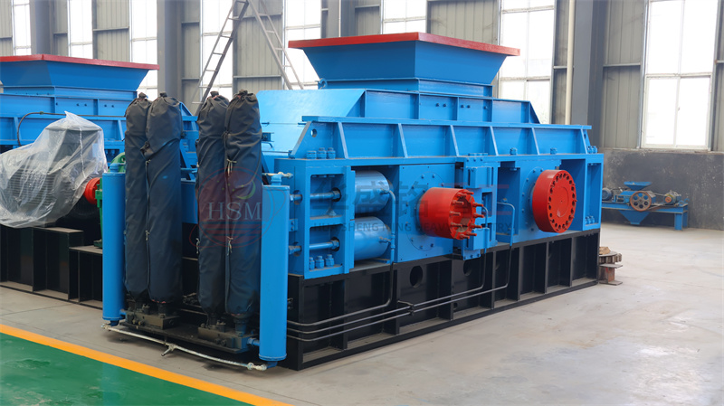 如何選購時產(chǎn)300噸破石液壓對輥機(jī)？制砂機(jī)多少錢一臺？